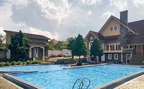 Urbanview Hotel Villa Q Gisting By Reddoorz